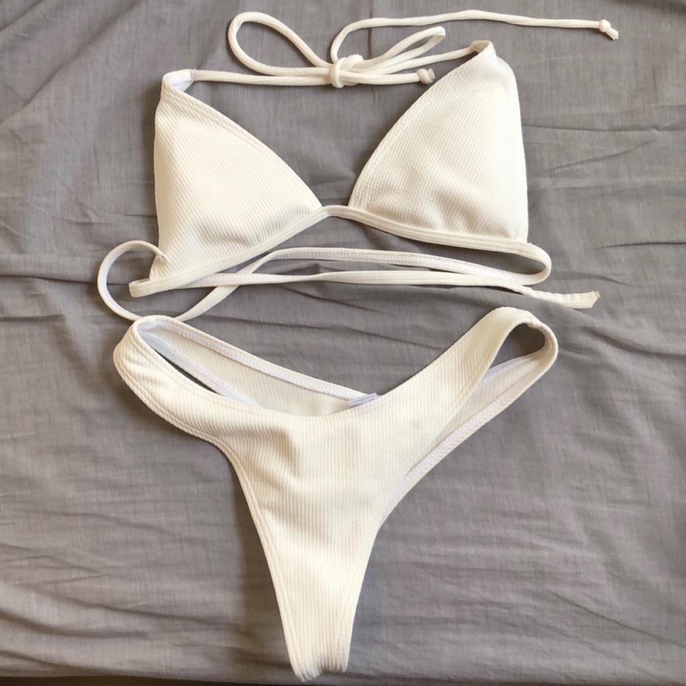 White triangle ribbed bikinis